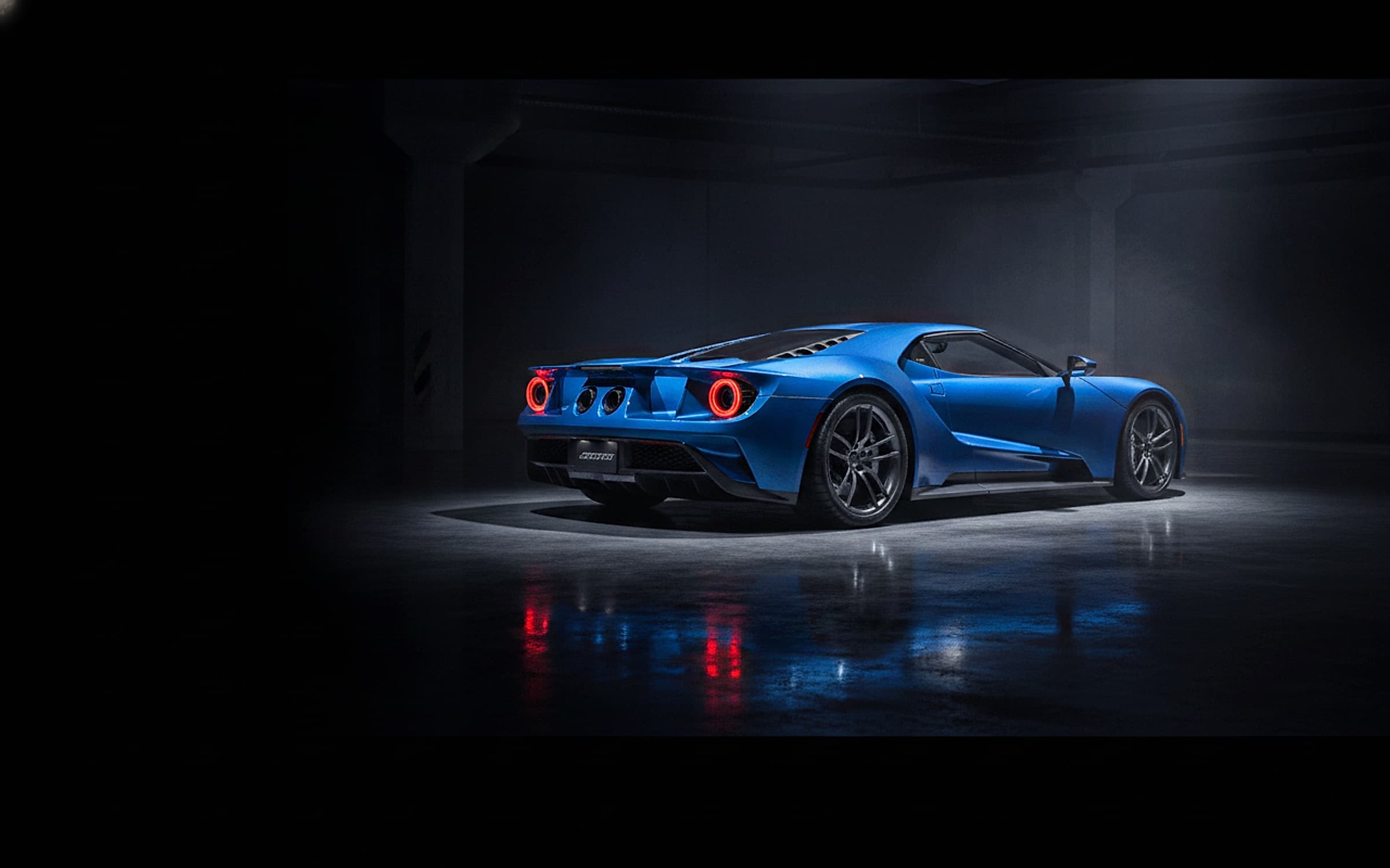 Ford GT — Mid-engine carbon supercar hero photograph