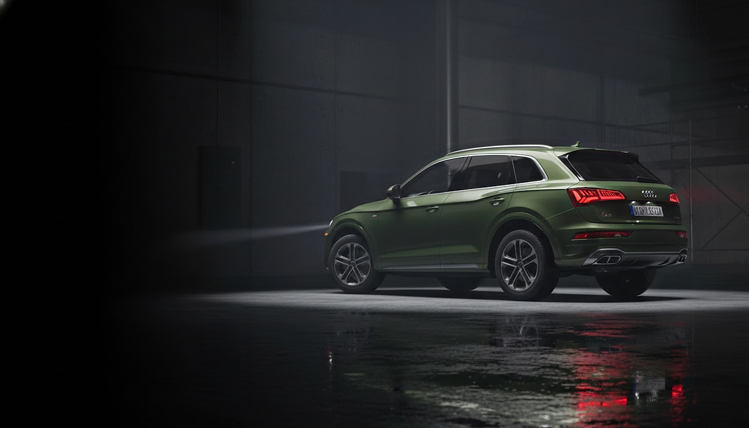 Audi Q5 — Mid-size SUV / Coupe SUV hero photograph