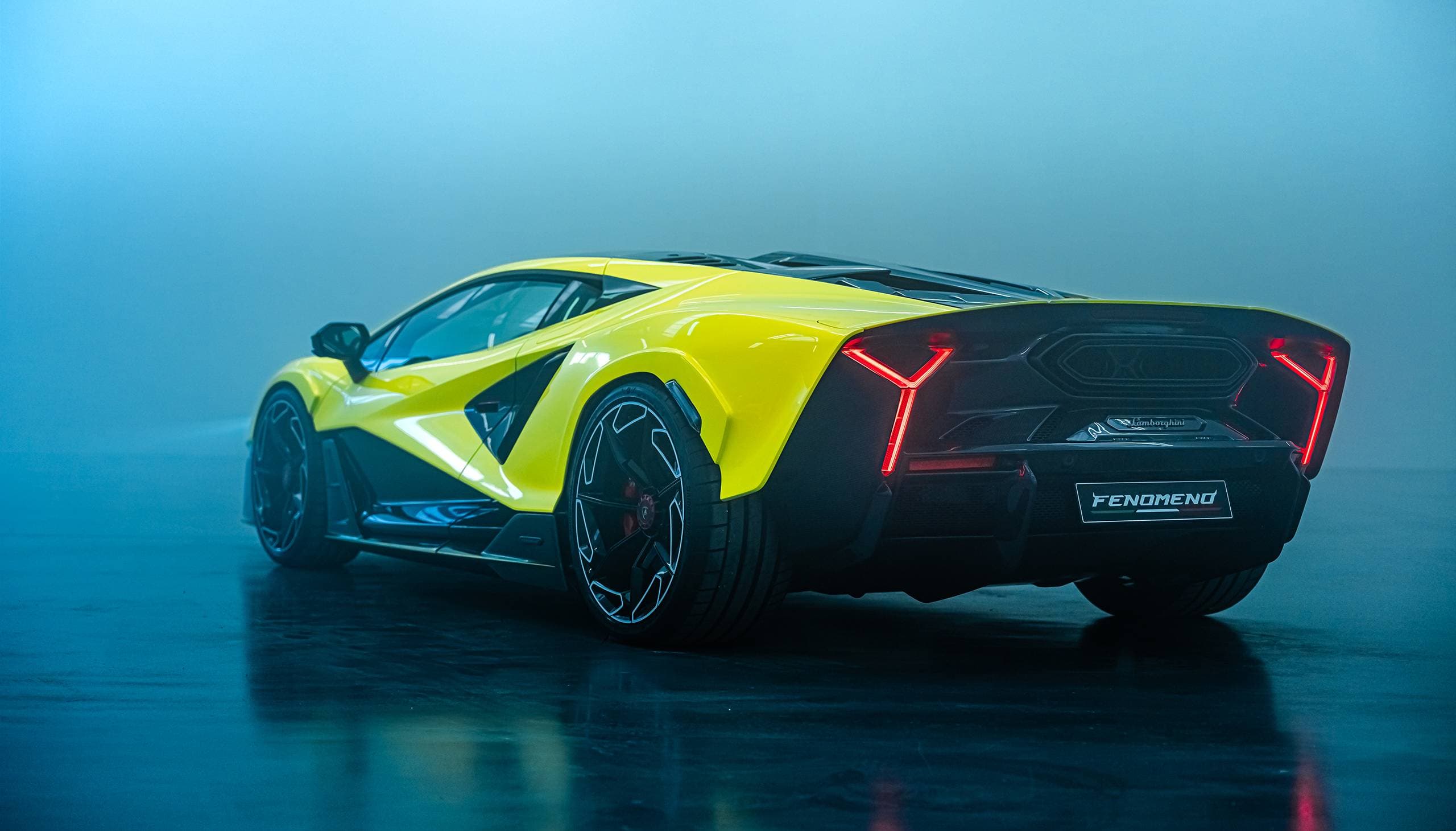 Lamborghini Fenomeno — Mid-engine V12 hybrid (Few-Off) hero photograph