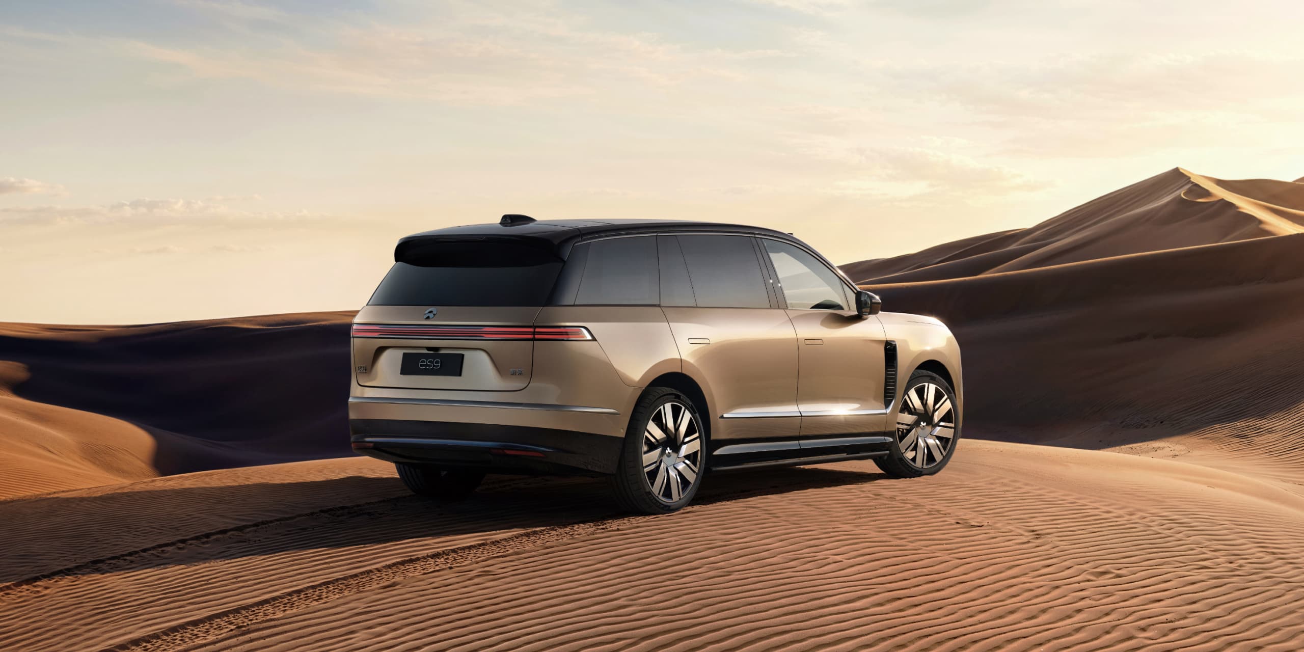NIO ES9 — Flagship electric three-row SUV hero photograph