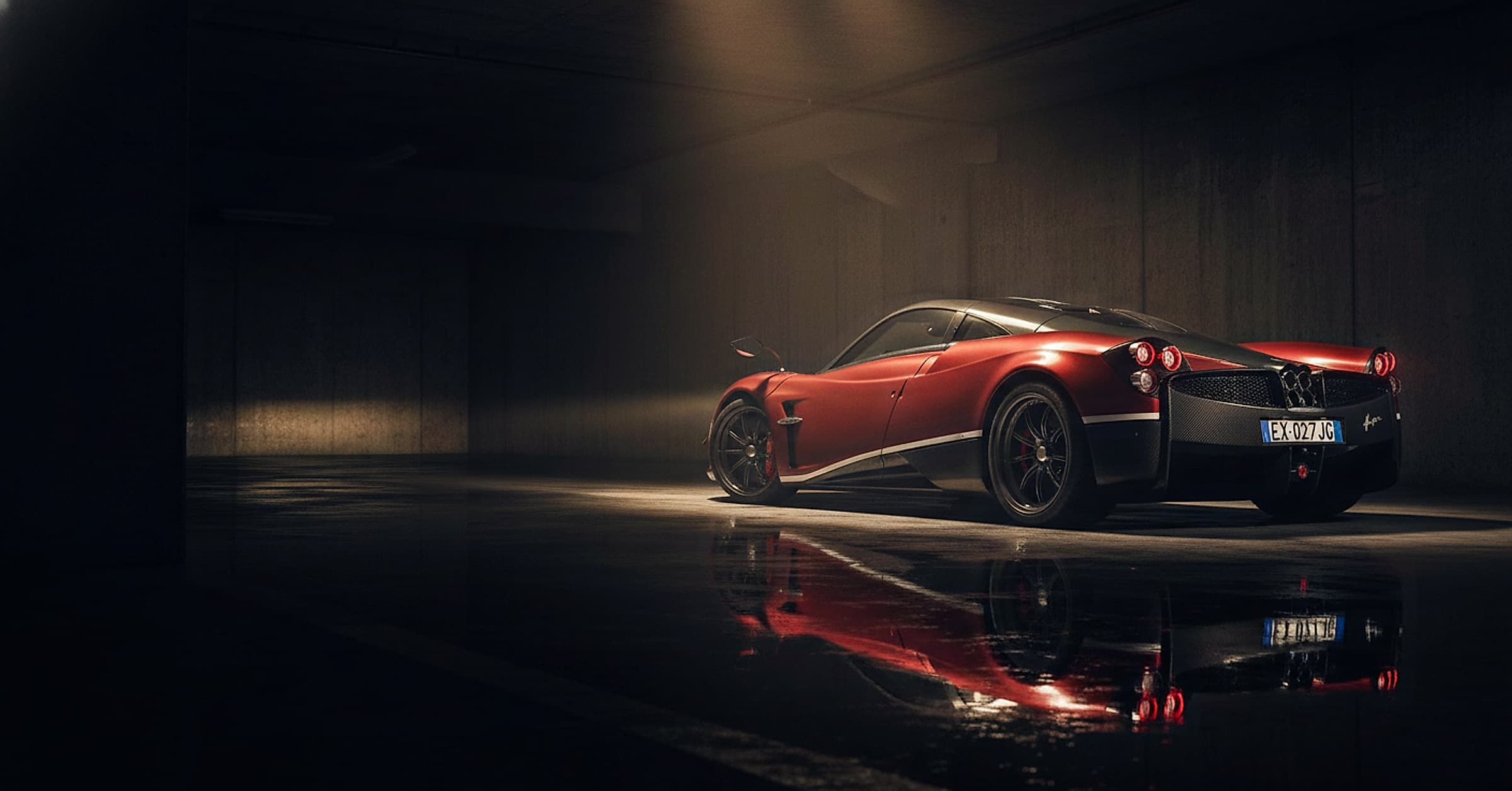 Pagani Huayra — Mid-engine V12 hero photograph