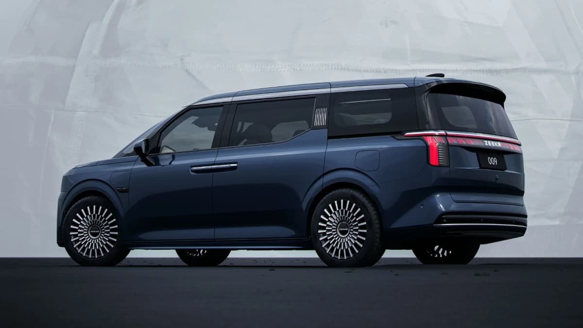 Zeekr 009 — Luxury electric MPV hero photograph